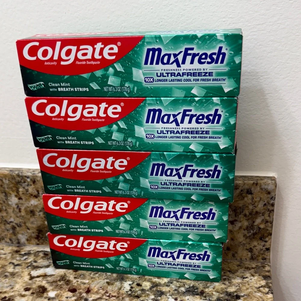 NWT Colgate MaxFresh Toothpaste - Clean Mint 6.3oz - Picture 1 of 2